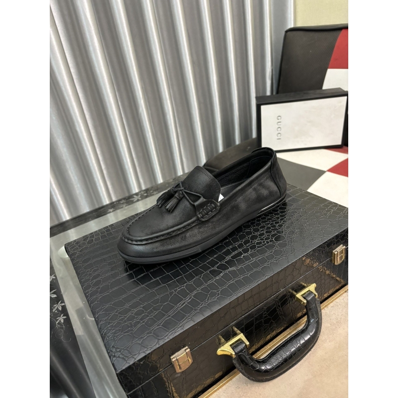 G*u*i leather shoes